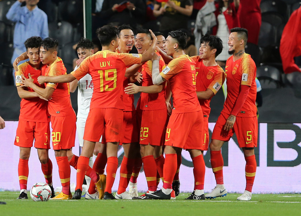 官方：切尔西签下19岁后卫哈托，转会费4418万欧签约至2032年
